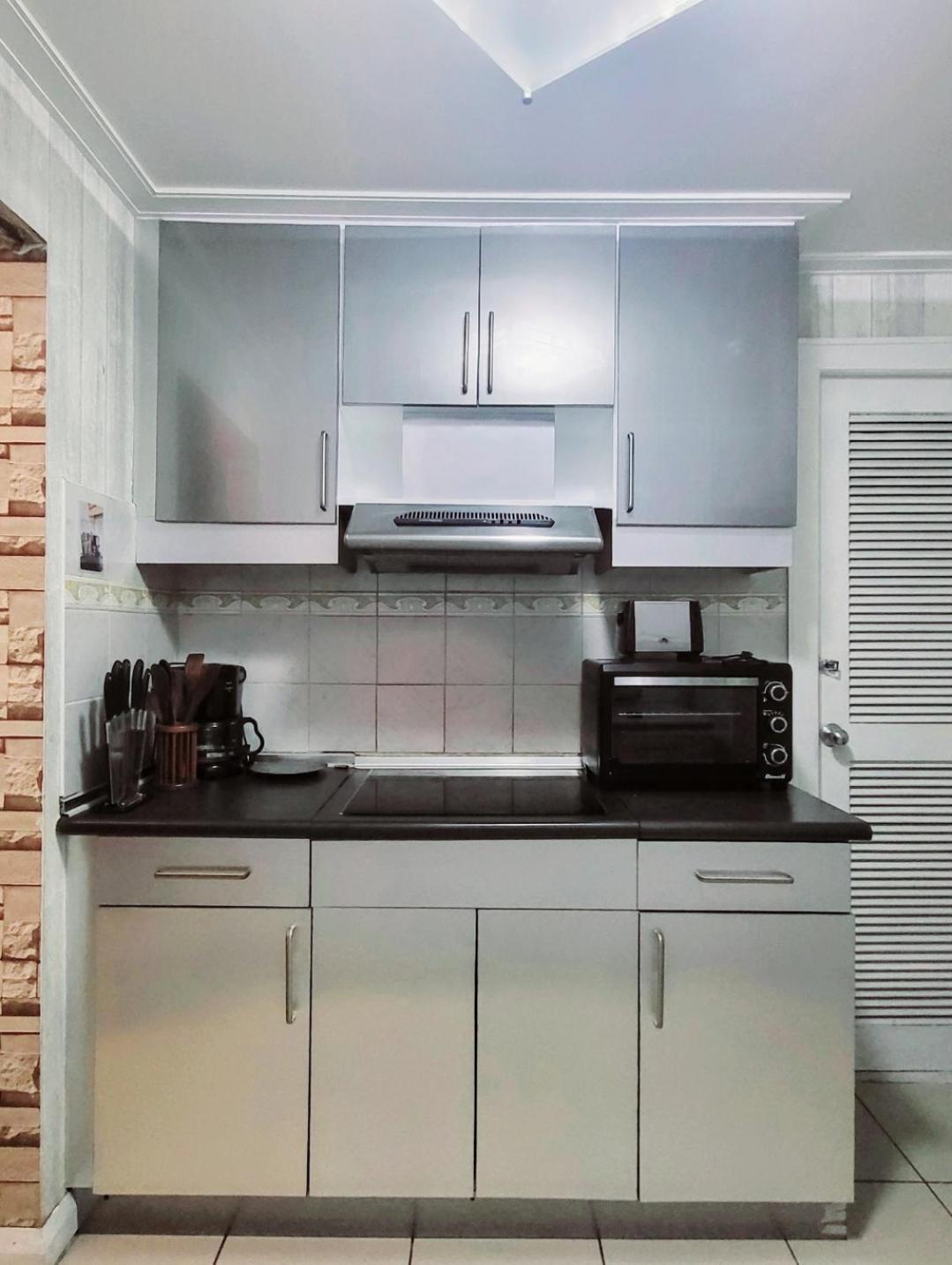 67 sqm. Condo Unit in Robinson Place Residences Manila Exterior foto