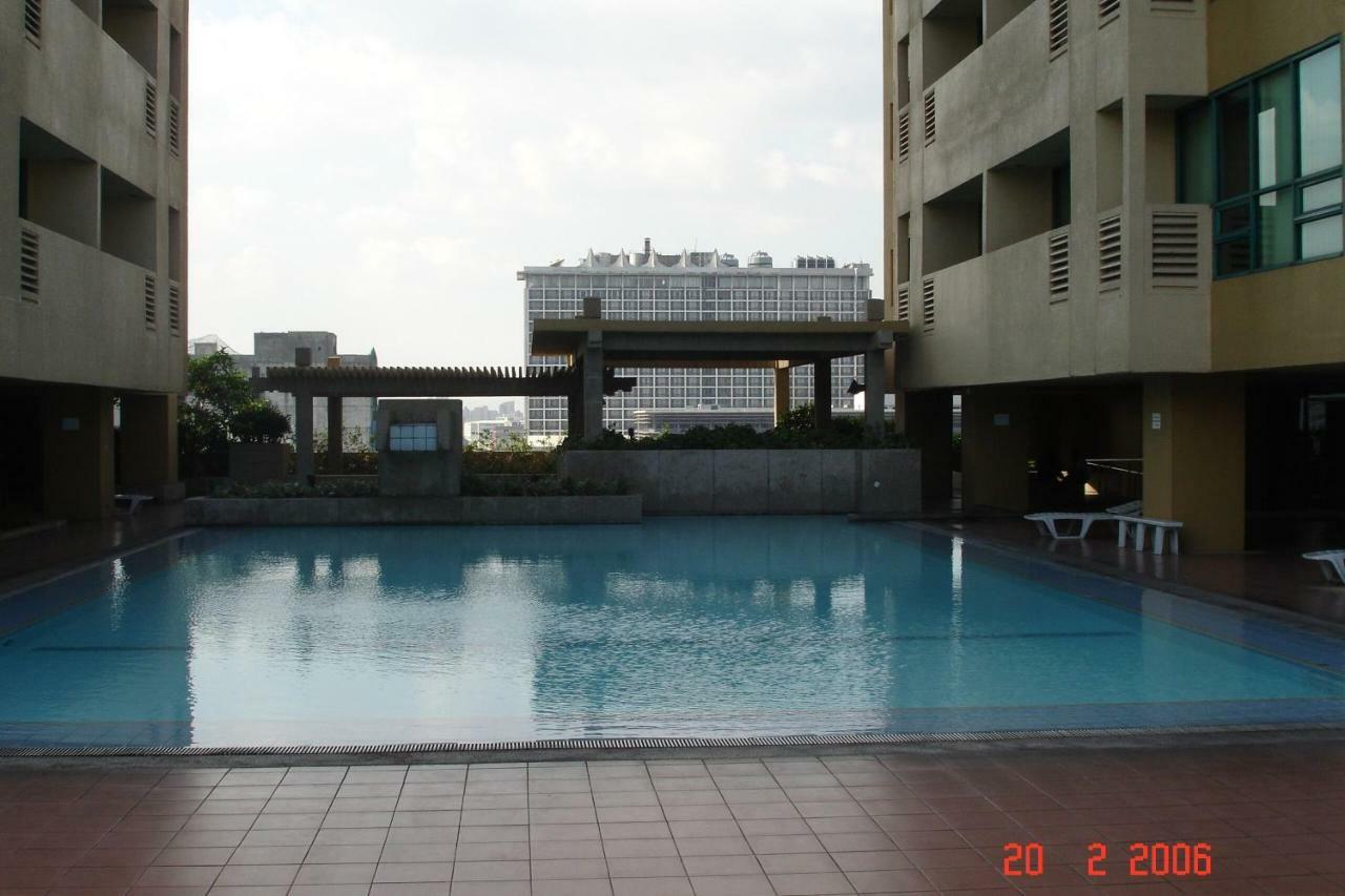 67 sqm. Condo Unit in Robinson Place Residences Manila Exterior foto
